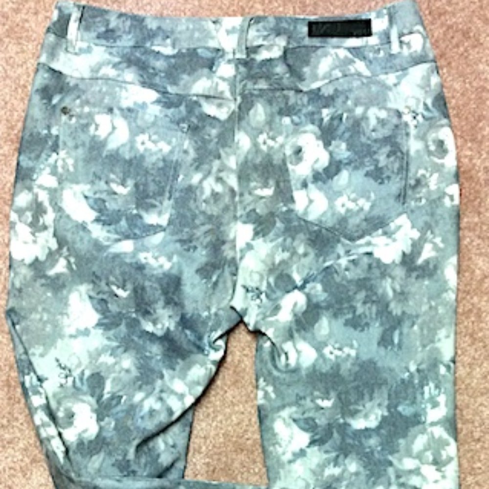 Pants - Picture 6 of 7